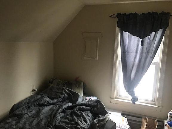 3rd image of 1918 Whitney Ave Floor 3