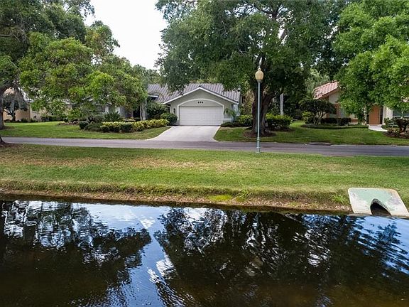 2nd image of 864 Connemara Cir