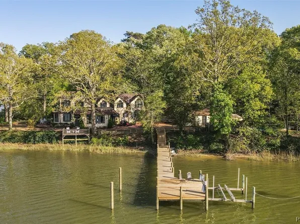 8653 Dundee Ln, Gloucester, VA 23061