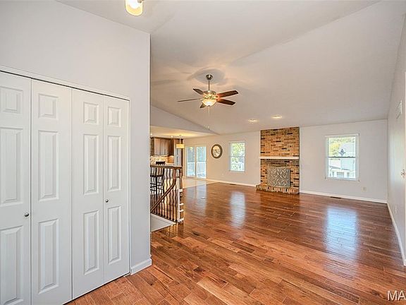 4th image of 22 Carriage Way W