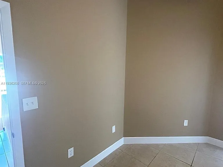 1400 San Remo Cir — Photo 12