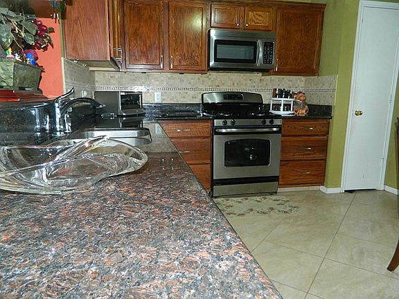 BEAUTIFUL KITCHEN!