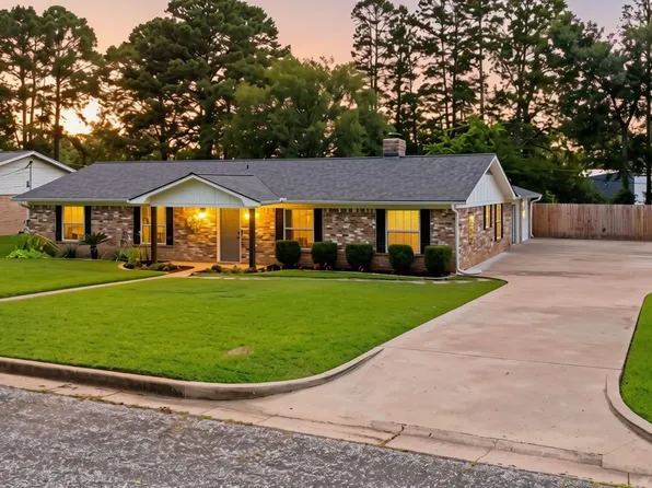 2202 Wainwright Ct, Longview, TX 75605