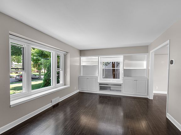 2nd image of 5577 N Kent Ave