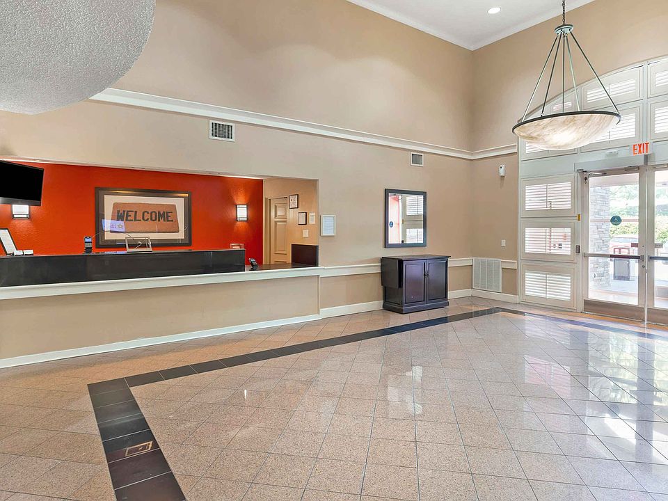 Lobby and Guest Check-in
