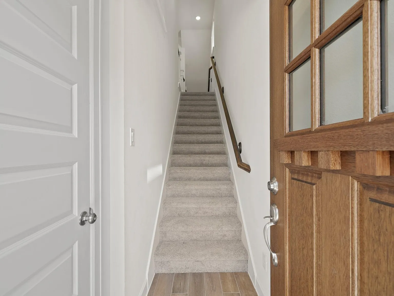 3 bed, 3.5 bath, 2299 sqft, $2,750 — Photo 2