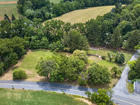 2nd image of 3940 Schneck Rd