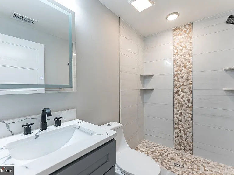 2127 N Randolph St — Photo 25