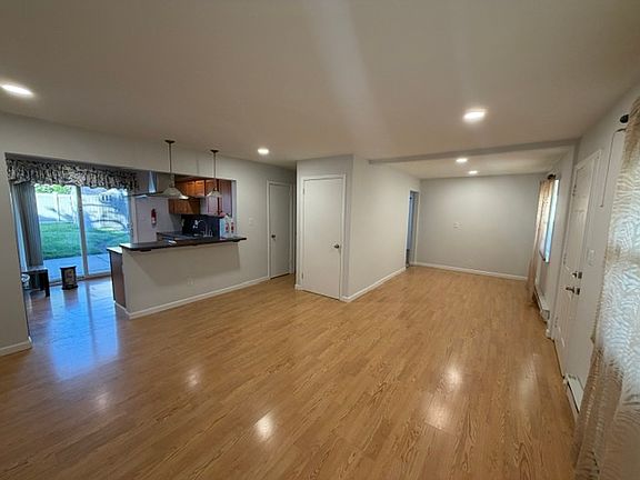 5th image of 1083 Woodruff St