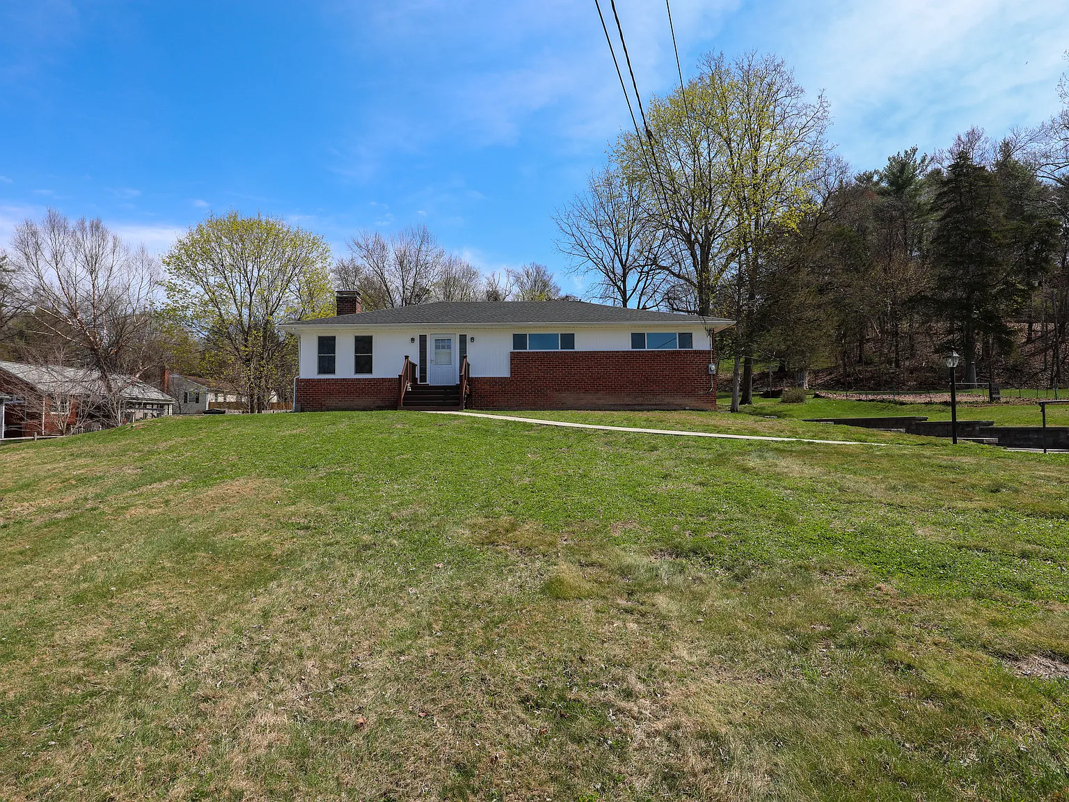 3 bed, 1.5 bath, 1581 sqft, $3,600 — Photo 3