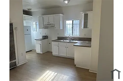 456 E 43rd Pl Photo 1