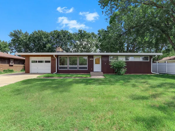 3006 Snelling Ave N, Roseville, MN 55113