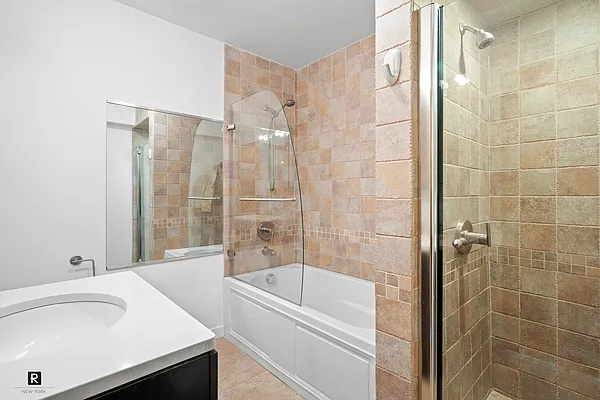 Sold by R New York | media 7