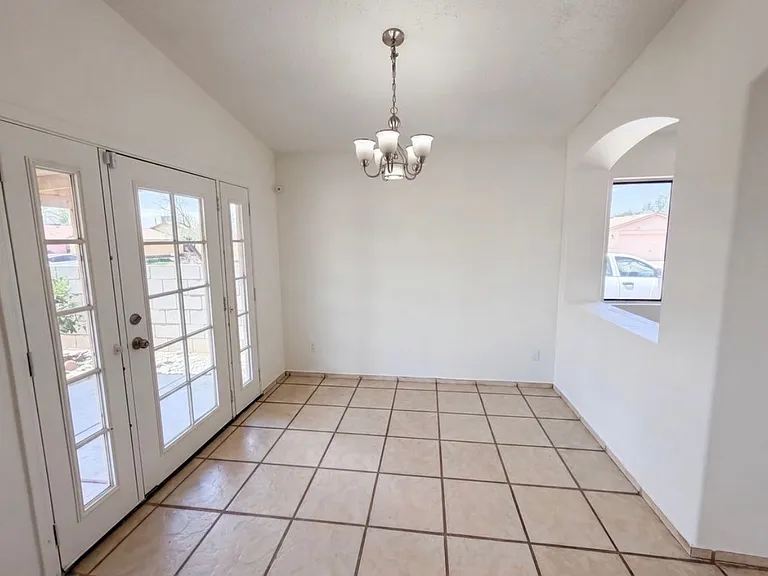 1577 W Wood Crest Ct — Photo 3