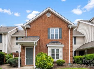 9320 S Vicksburg Park Ct, Charlotte, NC 28210