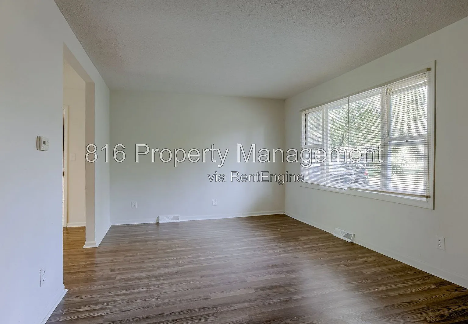 3 bed, 1.0 bath, 912 sqft, $1,335 — Photo 3