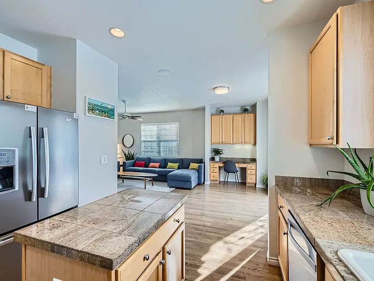 2524 Lexington St — Photo 9