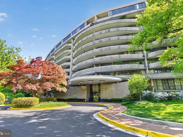 4200 Massachusetts Ave NW APT 402, Washington, DC 20016