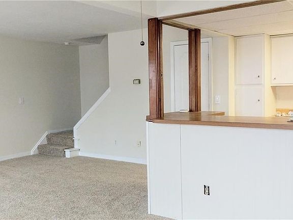 4th image of 83 Mount Vernon Ct #83