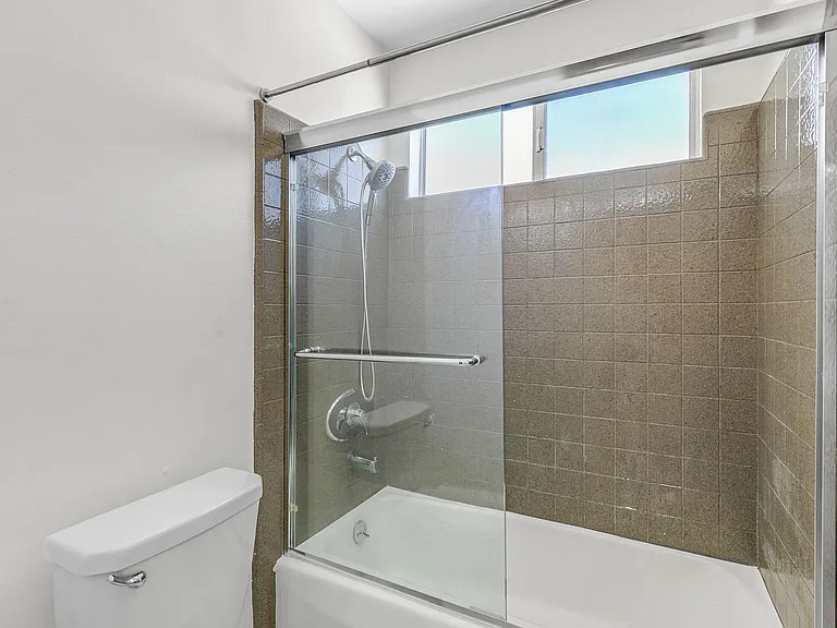 1752 Federal Ave — Photo 12