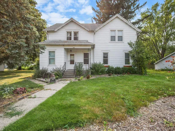 468 River Rd, Columbus, WI 53925