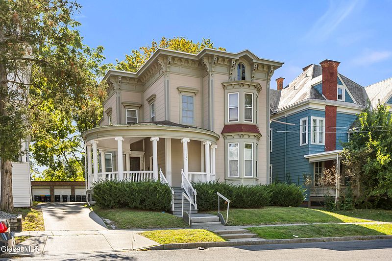 3rd image of 102 S Lake Avenue