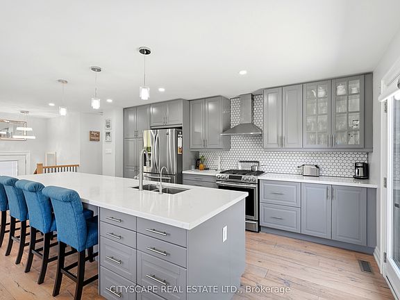 4th image of 44 Stonehill Blvd
