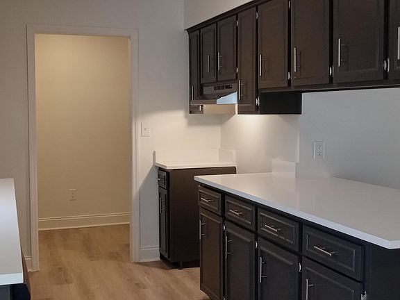 5th image of 1100 43rd Ct