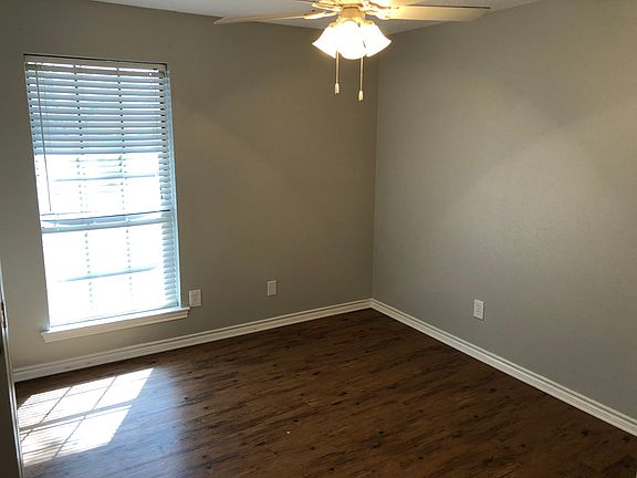 4th image of 2421 Saharah Dr