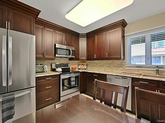 4th image of 9 Heritage Drive #A