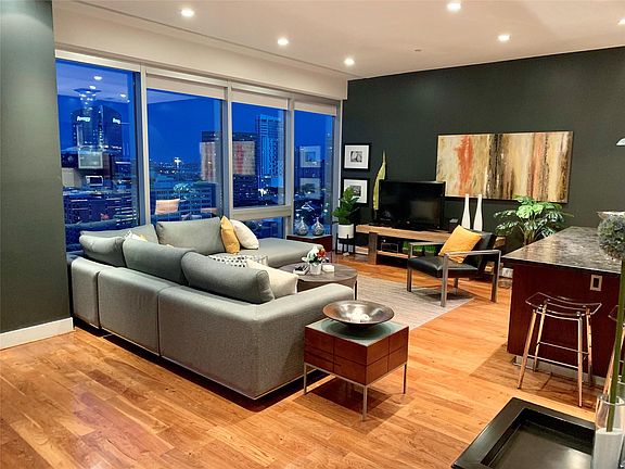 3rd image of 1600 Post Oak Blvd Unit 1504