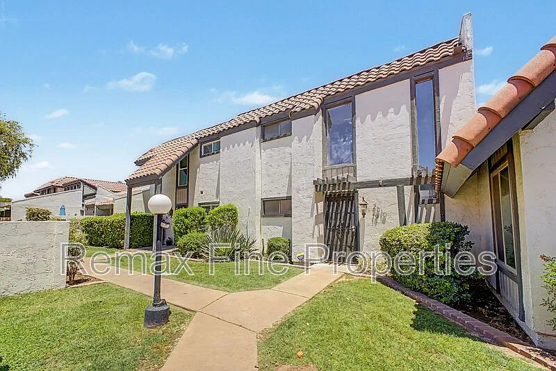 3 bed, 2.5 bath, 1224 sqft, $2,495 — Photo 4