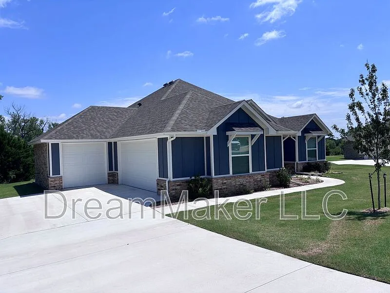4 bed, 2.0 bath, 1973 sqft, $2,495 — Photo 3