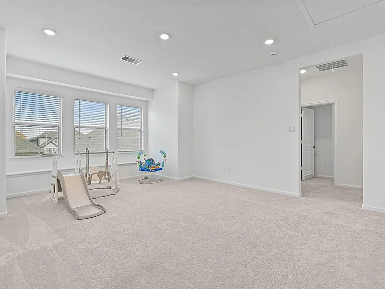 805 Westwood Dr — Photo 17