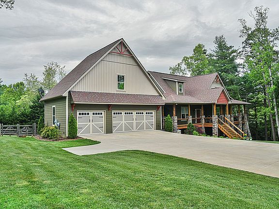 3 car garage/concrete drive