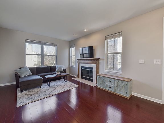 3rd image of 2957 Langston Cir