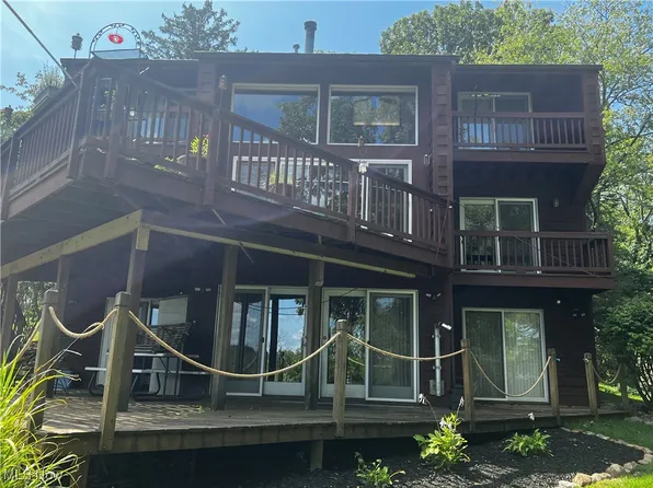 695 Longacre Dr, Coventry Township, OH 44319