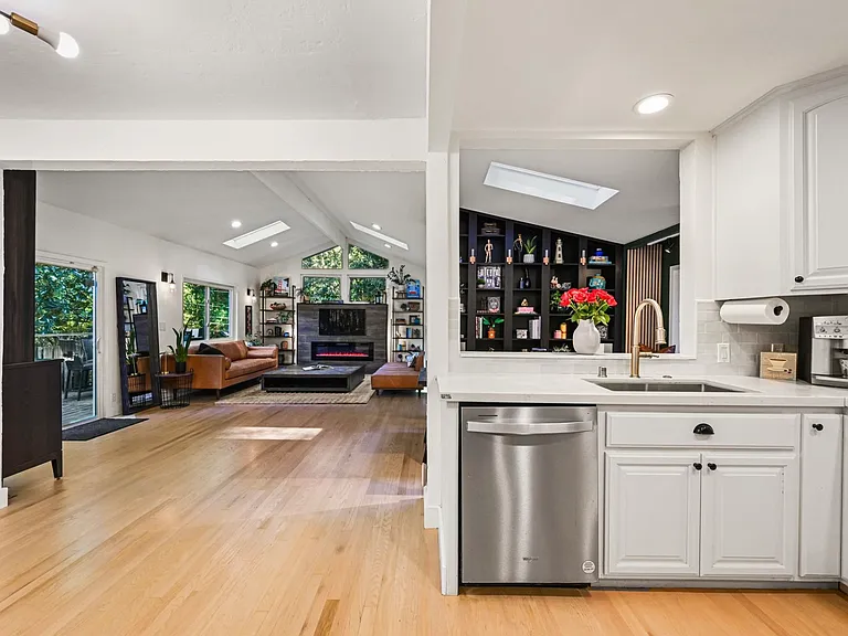 16 Iron Springs Rd — Photo 12