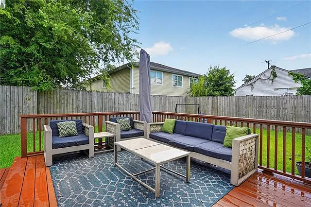 516 Peniston St — Photo 15