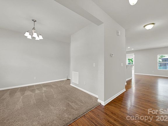 4th image of 1034 Albany Park Dr #35