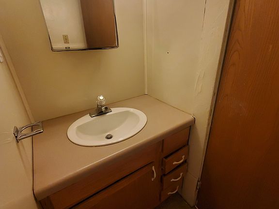 5th image of 1100 Edison Ave Unit 1