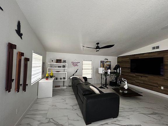 3rd image of 1925 Maydell Dr #2