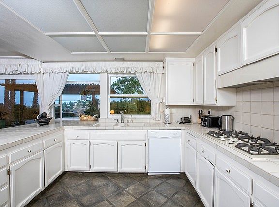 5th image of 4486 Winnetka Ave