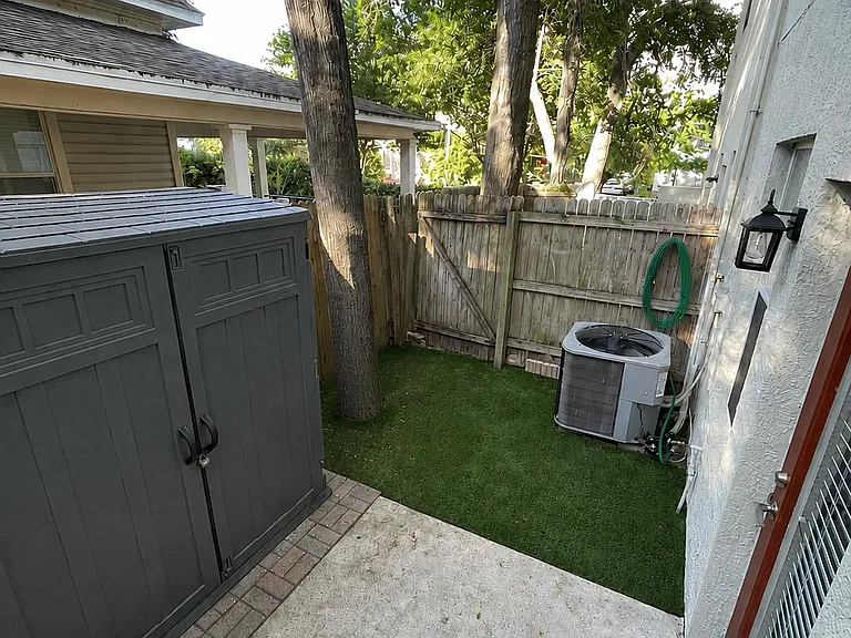 703 Charles Ct S — Photo 37