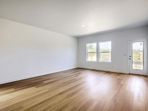 3rd image of 820 Rattle Rd