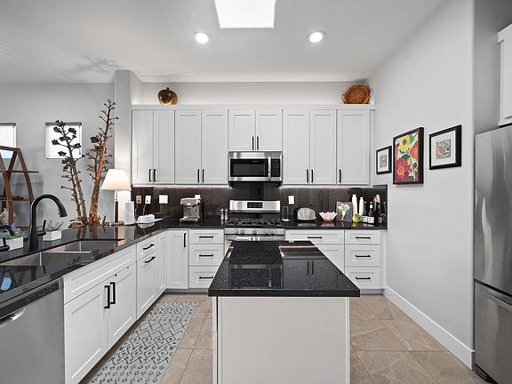 3rd image of 105 Kavenish Dr