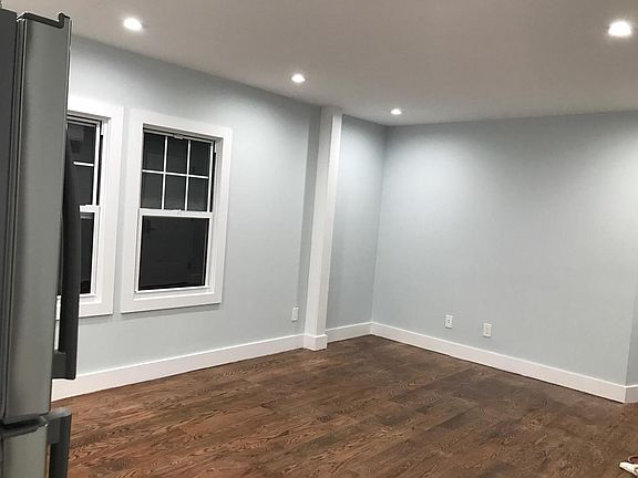 2nd image of 27 Runyon Ave APT 2