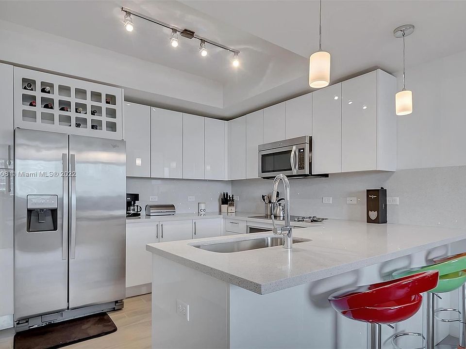 1st image of 999 SW 1st Ave APT 1704