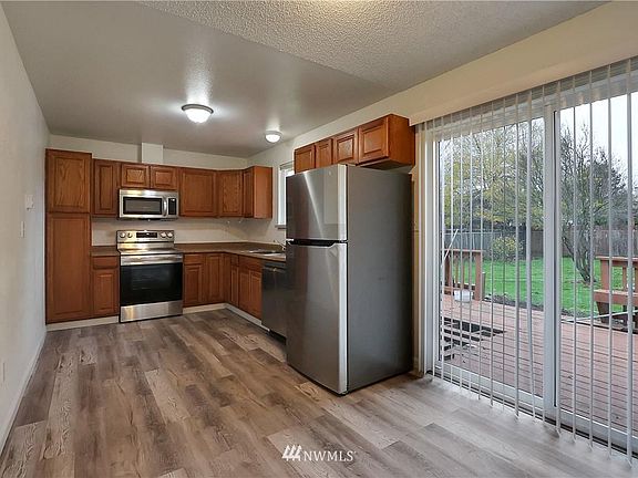 5th image of 4117 220th St E