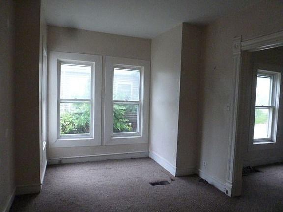 2nd image of 1516 E Cass St